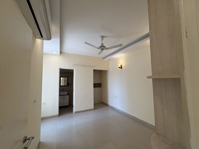 Room, emaar-emerald-estate 3.5 Bedroom 1395 Sq.Ft. Apartment In Sector 65 Gurgaon 10576121