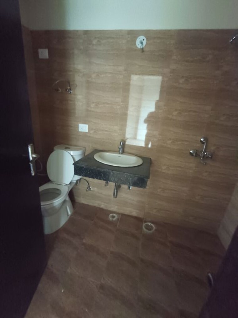 Bathroom, sector 76 4 Bedroom 2175 Sq.Ft. Apartment In Sector 76 Noida 10576111