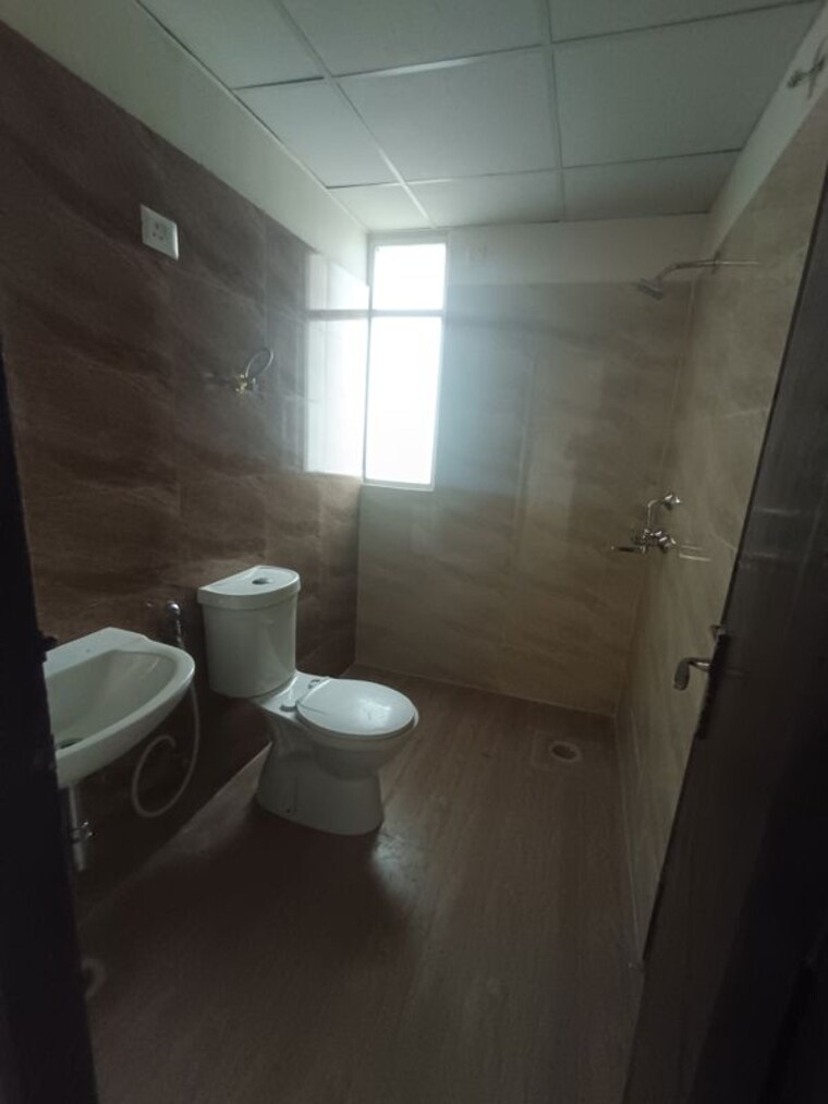 Bathroom, sector 76 4 Bedroom 2175 Sq.Ft. Apartment In Sector 76 Noida 10576111