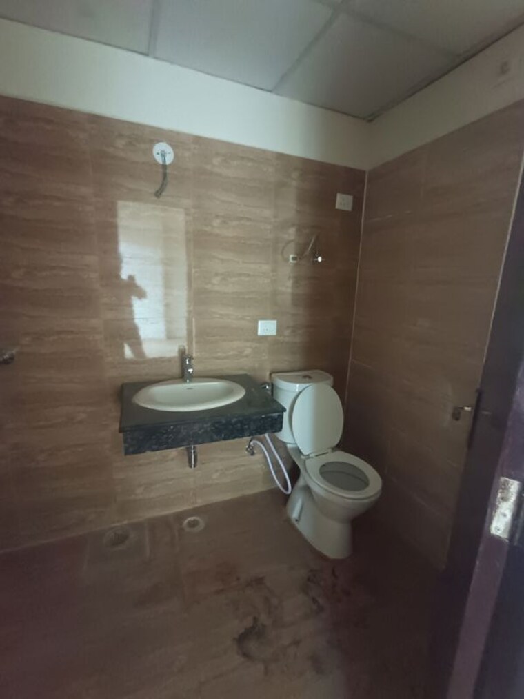 Bathroom, sector 76 4 Bedroom 2175 Sq.Ft. Apartment In Sector 76 Noida 10576111
