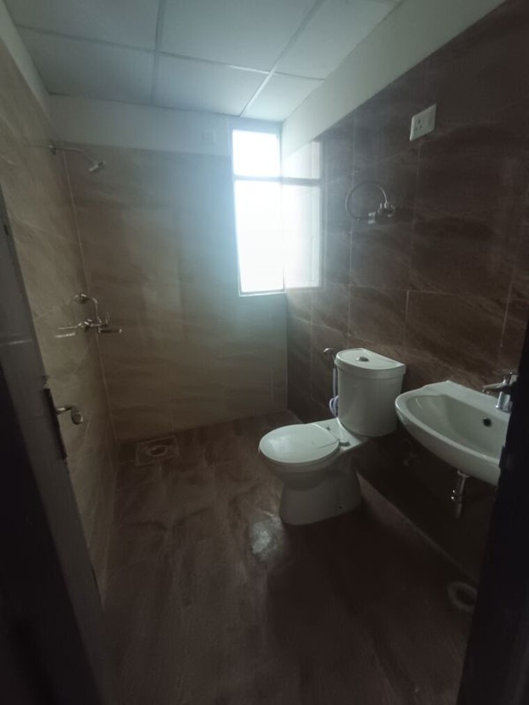 Bathroom, sector 76 4 Bedroom 2175 Sq.Ft. Apartment In Sector 76 Noida 10576111