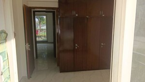 Room in 3 BHK Apartment at BPTP Amstoria, Sector 102 – for Rent