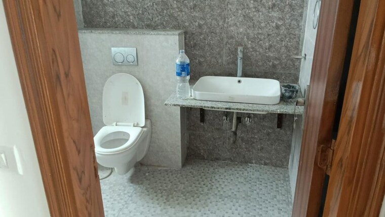 Bathroom, bptp-amstoria 3 Bedroom 2400 Sq.Ft. Apartment In Sector 102 Gurgaon 10576138