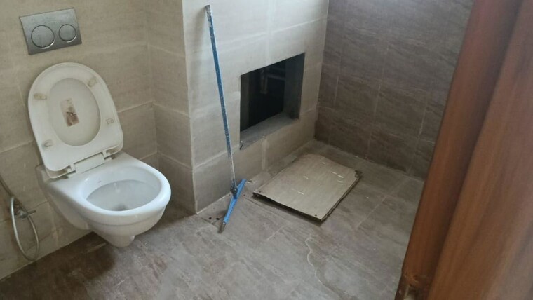 Bathroom, bptp-amstoria 3 Bedroom 2400 Sq.Ft. Apartment In Sector 102 Gurgaon 10576138