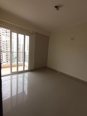 Room in 3 BHK Apartment at Sector 76 – for Rent