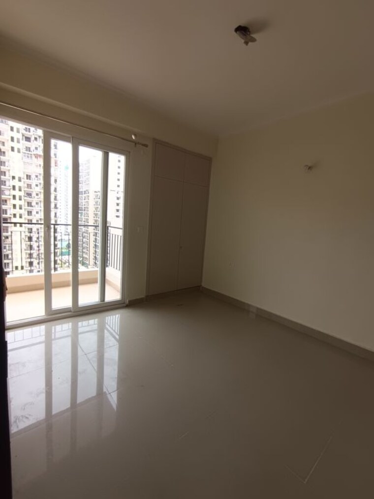 Room, sector 76 3 Bedroom 1375 Sq.Ft. Apartment In Sector 76 Noida 10576136