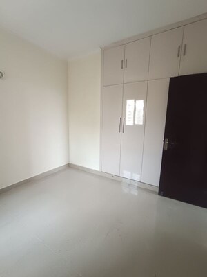 Room in 3 BHK Apartment at Sector 76 – for Rent