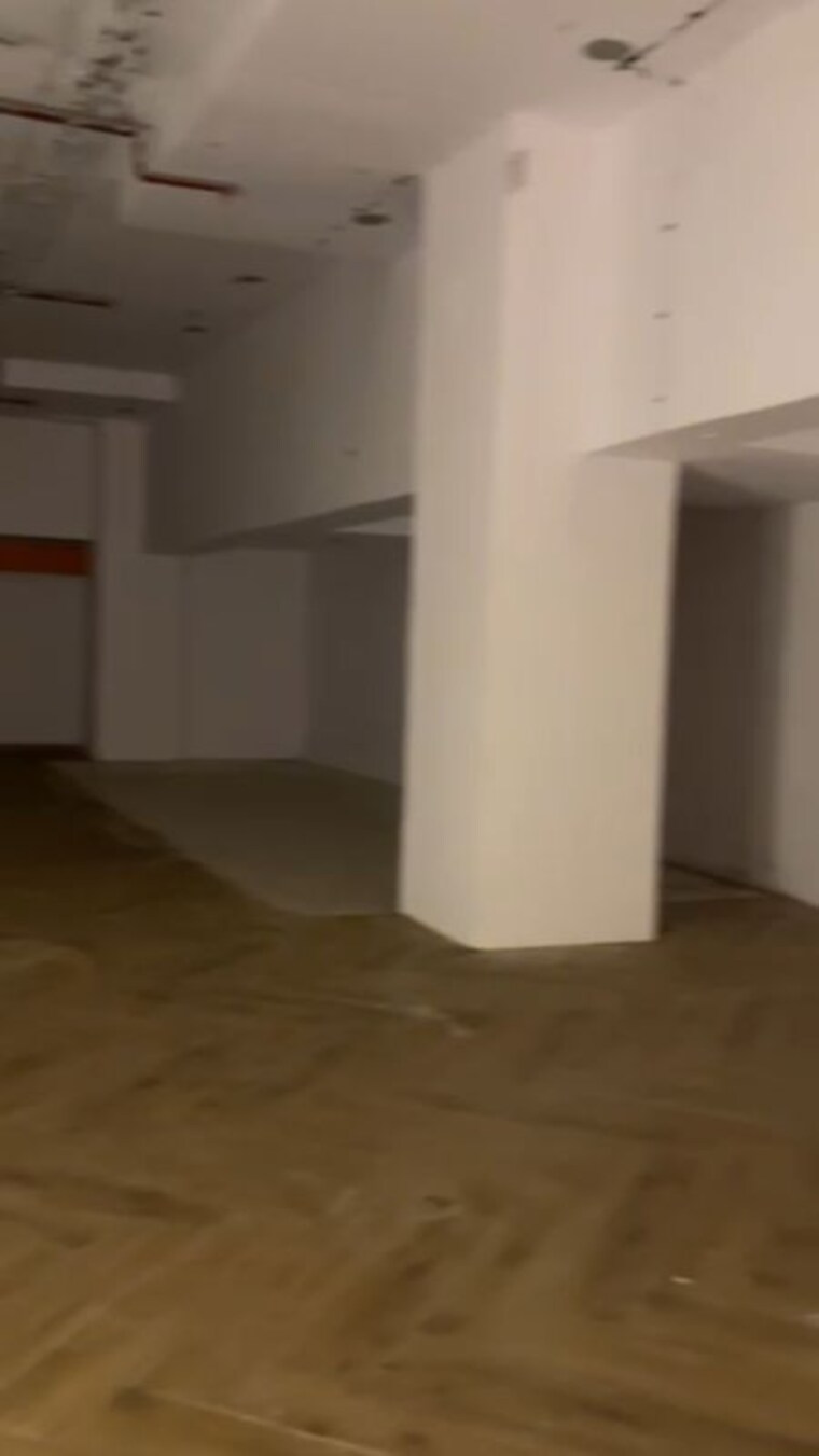 Room, the-metropole Commercial Office Space 2200 Sq.Ft. In Ghatkopar West Mumbai 10576188