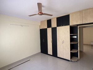 Room in 4 BHK Apartment at Kalpataru Lake View, Jp Nagar – for Sale