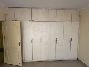 Bathroom in 4 BHK Apartment at Kalpataru Lake View, Jp Nagar – for Sale