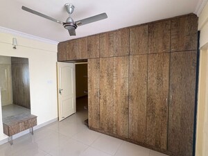 Room in 4 BHK Apartment at Kalpataru Lake View, Jp Nagar – for Sale