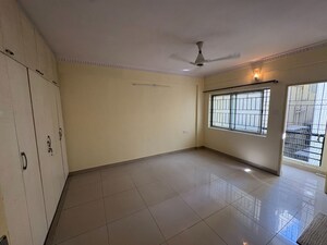 Room in 4 BHK Apartment at Kalpataru Lake View, Jp Nagar – for Sale