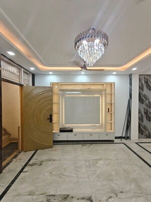 Room in 3 BHK Builder Floor at Indrapuram – for Sale