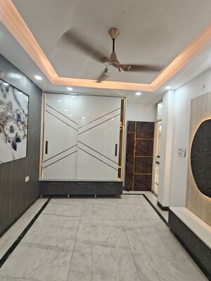 Building Lobby in 3 BHK Builder Floor at Indrapuram – for Sale