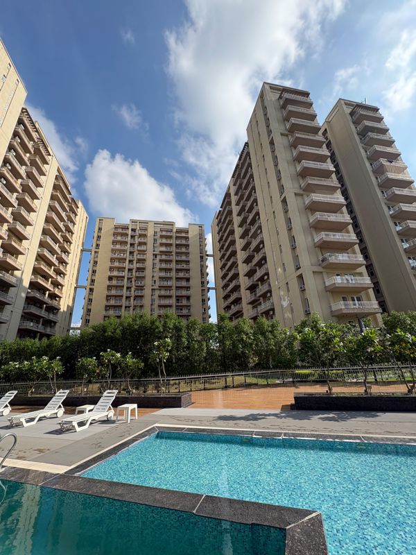 2.5 BHK + Prayer Room,Servant Room,Study Room,Extra Room,Basement,Store Room 1200 Sq.Ft. Builder Floor in Smart World Orchard