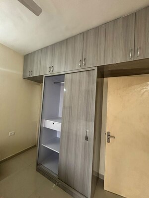 Kitchen in 2.5 BHK Builder Floor at Smart World Orchard, Sector 61 – for Rent