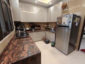 Kitchen in 2.5 BHK Builder Floor at Smart World Orchard, Sector 61 – for Rent