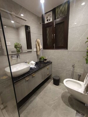 Kitchen in 2.5 BHK Builder Floor at Smart World Orchard, Sector 61 – for Rent