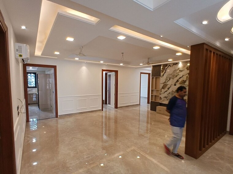 Room, sector 31 3.5 Bedroom 250 Sq.Yd. Builder Floor In Sector 31 Faridabad 10520783