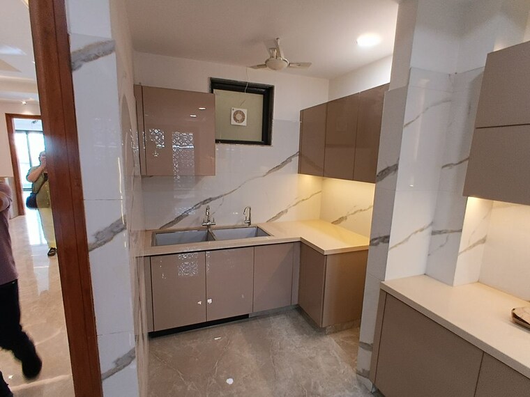 Kitchen, sector 31 3.5 Bedroom 250 Sq.Yd. Builder Floor In Sector 31 Faridabad 10520783