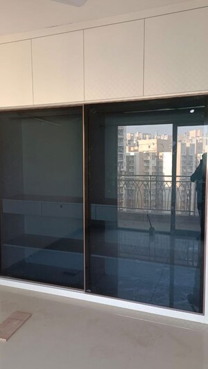 Room in  Apartment at Mahagun My Woods, Sector 16c Greater Noida – for Rent