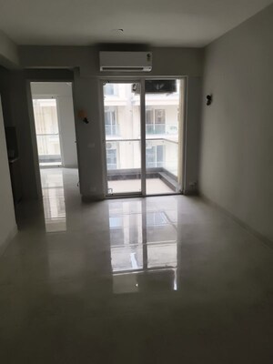 Room in 3 BHK Apartment at Signature Global City, Sector 37d – for Rent
