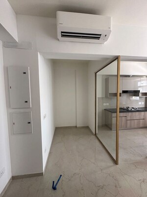 Building Lobby in 2.5 BHK Builder Floor at Smart World Orchard, Sector 61 – for Rent
