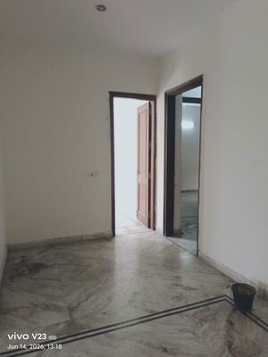 Room in 3 BHK Builder Floor at Sector 31 – for Rent