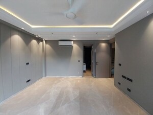 Team Area in 4 BHK Builder Floor at Sector 21 – for Rent