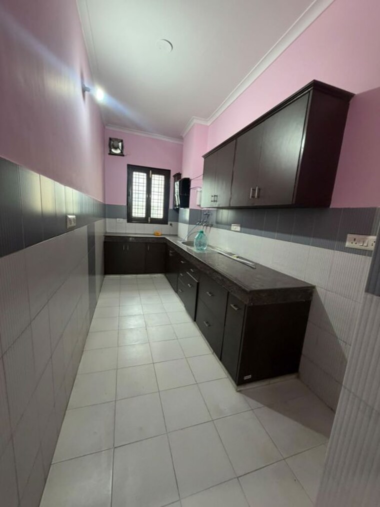 Kitchen, sector 15 1.5 Bedroom 1000 Sq.Ft. Builder Floor In Sector 15 Gurgaon 10576338