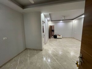 Room in 1.5 BHK Builder Floor at Sector 109 – for Rent