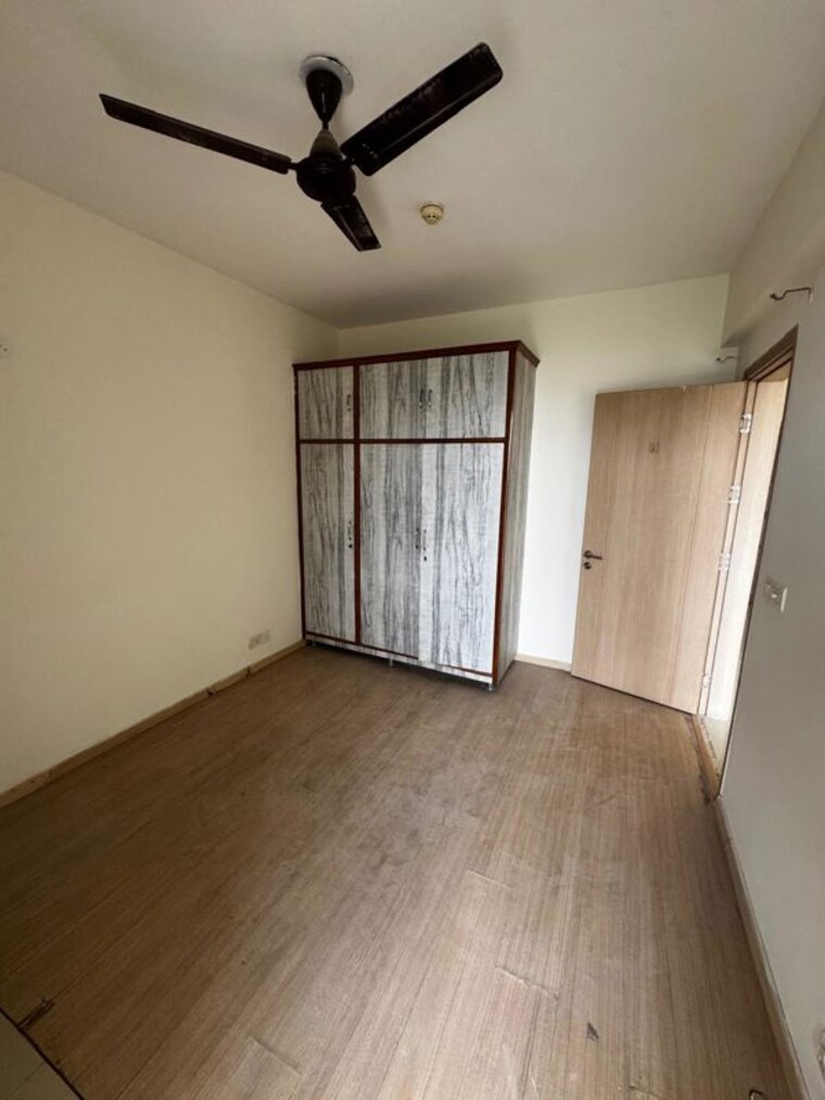 Room, dlf-new-town-heights-ii 3.5 Bedroom 1895 Sq.Ft. Apartment In Sector 86 Gurgaon 10576308