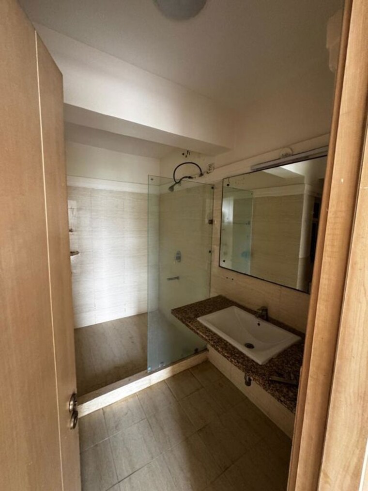 Bathroom, dlf-new-town-heights-ii 3.5 Bedroom 1895 Sq.Ft. Apartment In Sector 86 Gurgaon 10576308