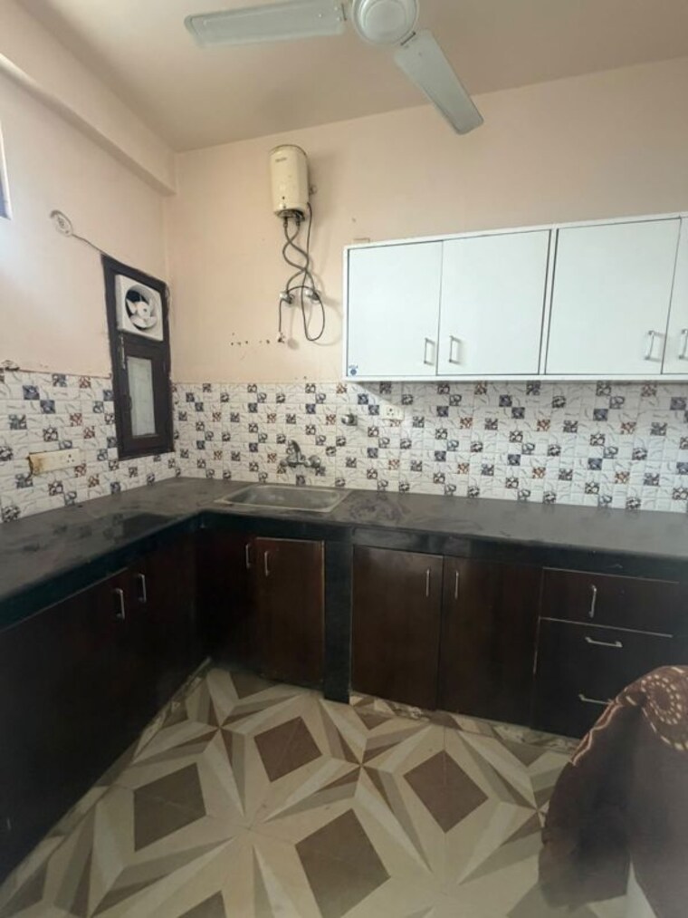 Kitchen, sector 15 2 Bedroom 1300 Sq.Ft. Builder Floor In Sector 15 Gurgaon 10576348
