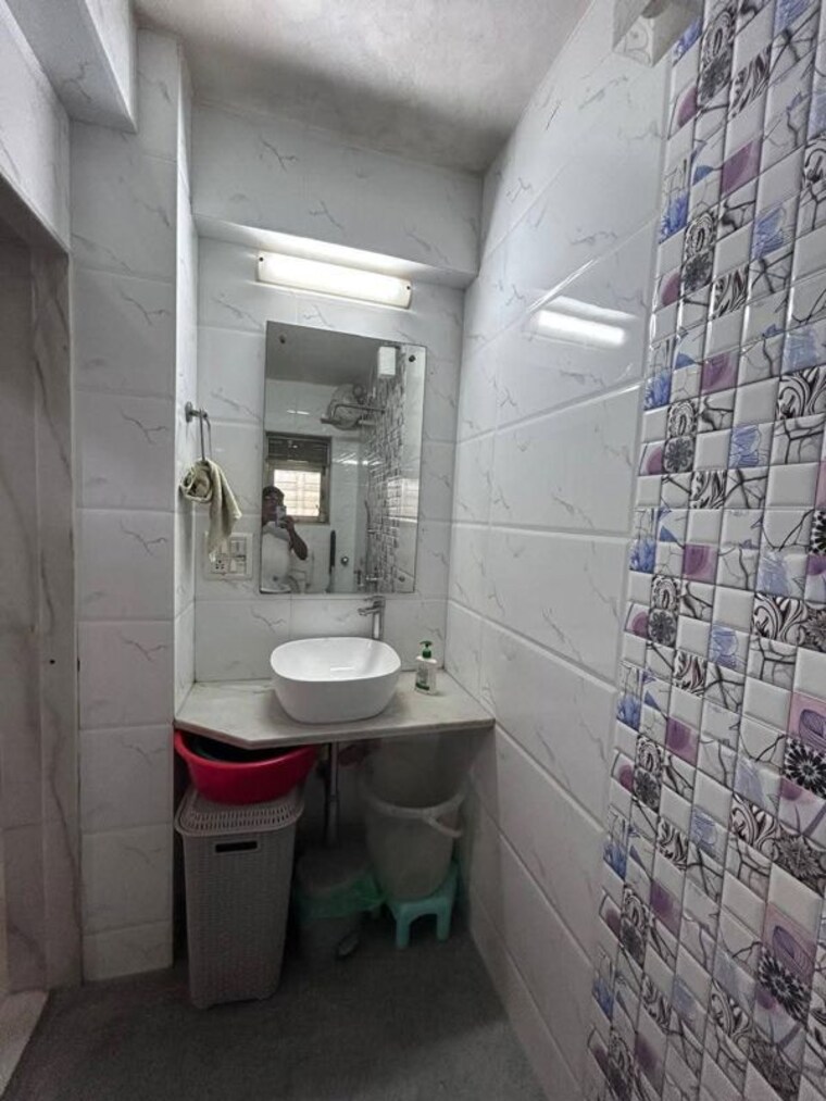 Bathroom, khar-gymkhana-apartment 3 Bedroom 1200 Sq.Ft. Apartment In Khar West Mumbai 10576363