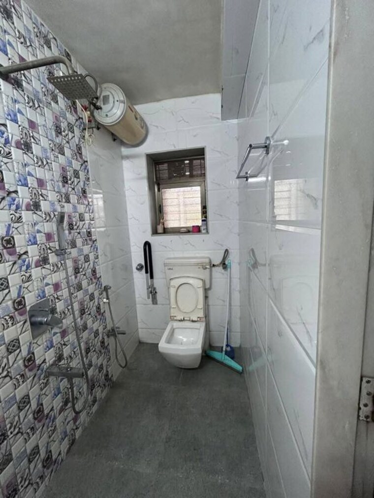 Bathroom, khar-gymkhana-apartment 3 Bedroom 1200 Sq.Ft. Apartment In Khar West Mumbai 10576363