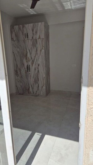 Room in 2 BHK Apartment at Signature Global The Millennia, Sector 37d – for Rent