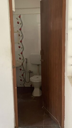 Bathroom in Studio Independent House at Shanthi Nagar – for Rent