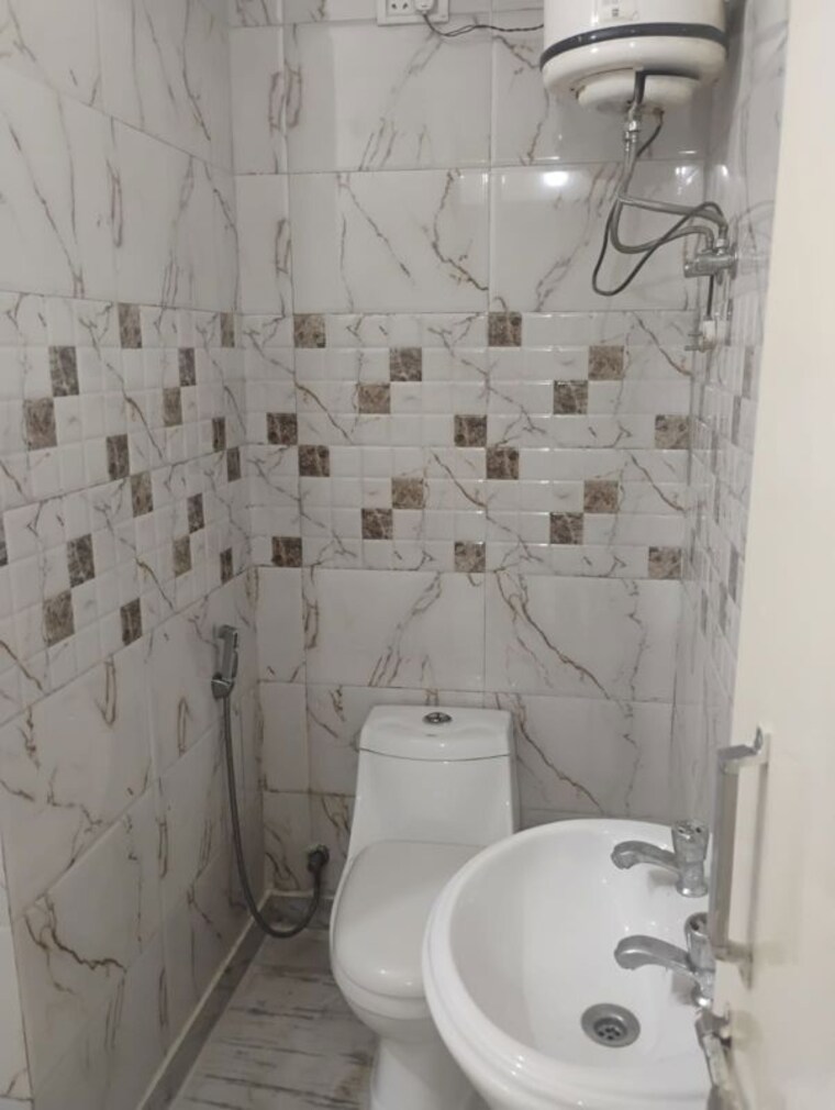 Bathroom, greenwood-city 1 Bedroom 650 Sq.Ft. Builder Floor In Sector 40 Gurgaon 10576381