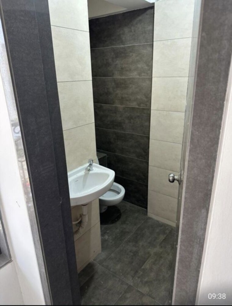 Bathroom, prabhadevi-chs 2 Bedroom 504 Sq.Ft. Apartment In Prabhadevi Mumbai 10576095