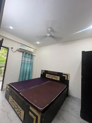 Bedroom in 1 BHK Builder Floor at Sector 40 – for Rent
