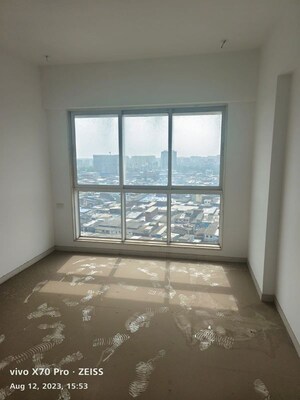 Room in 2 BHK Apartment at Nahar Cayenne, Powai – for Rent