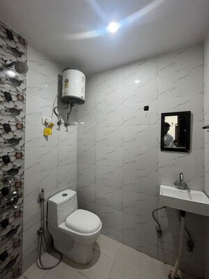 Bathroom in 1 RK Builder Floor at Sector 40 – for Rent