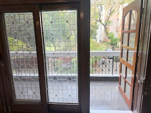 Room in 3 BHK Builder Floor at Saket – for Rent