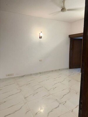 Room in 3 BHK Builder Floor at Saket – for Rent