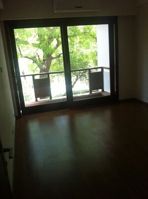 Room in 4 BHK Builder Floor at Panchsheel Park – for Rent