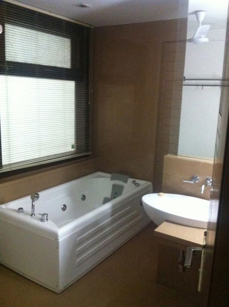 Bathroom, panchsheel park 4 Bedroom 3500 Sq.Ft. Builder Floor In Panchsheel Park Delhi 10576462
