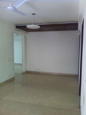 Room in 4 BHK Builder Floor at Panchsheel Park – for Rent