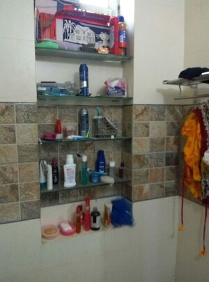 Furnished Amenities in 2 BHK Apartment at DLF Silver Oaks, Sector 26 – for Rent