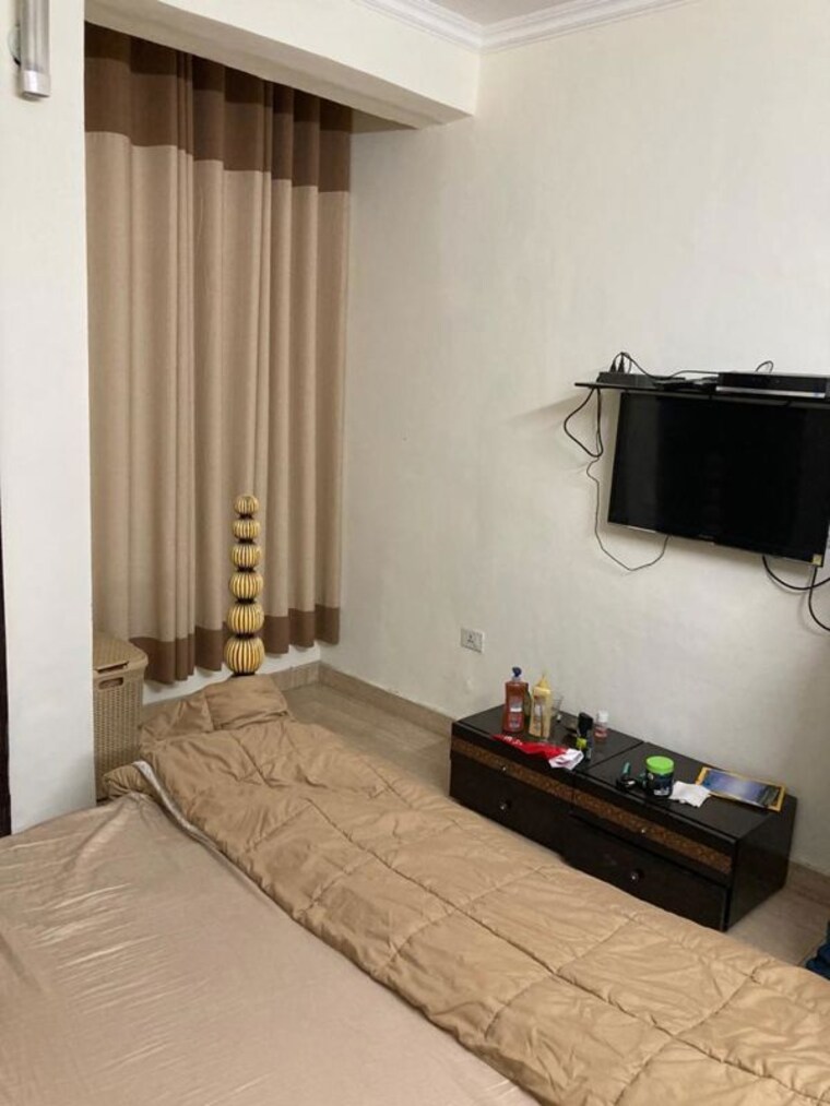 Bedroom, dlf-silver-oaks 2 Bedroom 1200 Sq.Ft. Apartment In Sector 26 Gurgaon 10574340